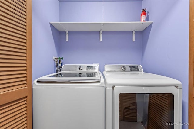 924 Colony Lake Dr, Schaumburg, IL 60194 - washroom with washing machine and dryer