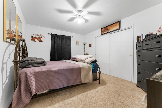 bedroom with ceiling fan, a closet, and carpet flooring