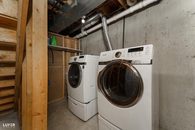 laundry room featuring laundry area and washer and clothes dryer