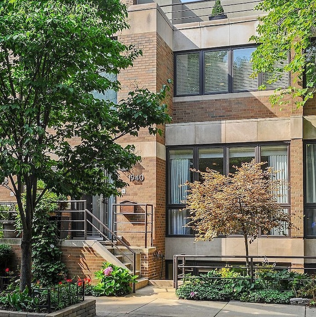 1940 N Maud Ave, Chicago, IL 60614 - view of building exterior