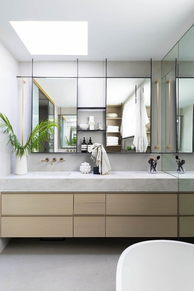 1940 N Maud Ave, Chicago, IL 60614 - bathroom featuring vanity