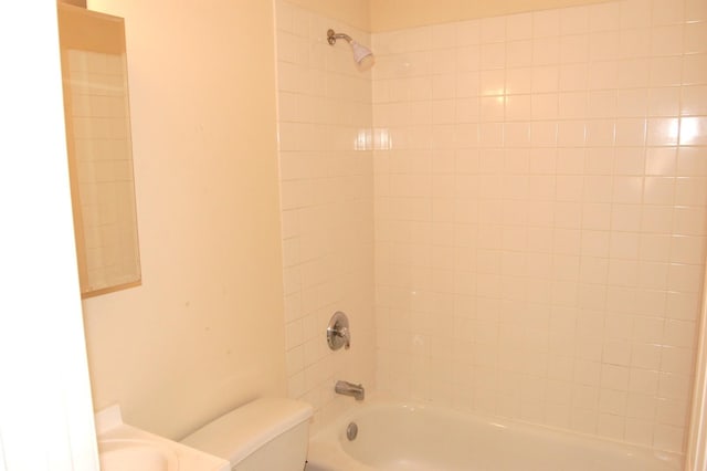 full bath with toilet and shower / tub combination