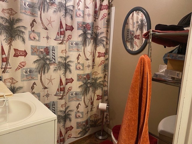 full bath with a shower with curtain, vanity, and toilet