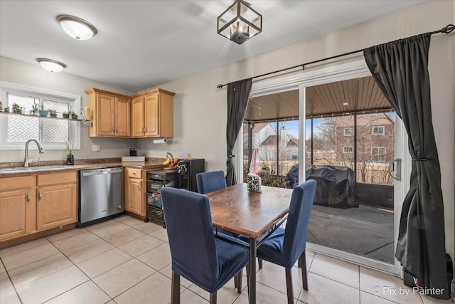 dining room featuring light tile patterned floors