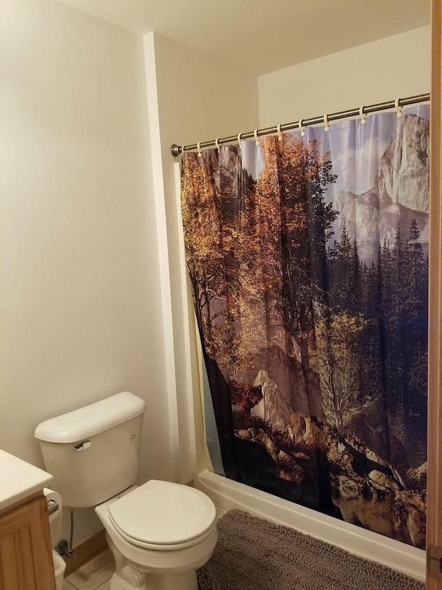 full bathroom featuring tile patterned flooring, a shower with shower curtain, vanity, and toilet