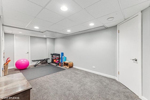 exercise room with carpet, baseboards, a drop ceiling, and recessed lighting