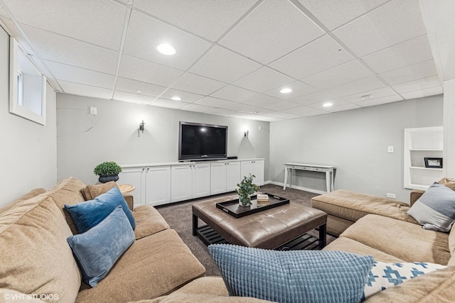 living area featuring carpet, a paneled ceiling, baseboards, and recessed lighting