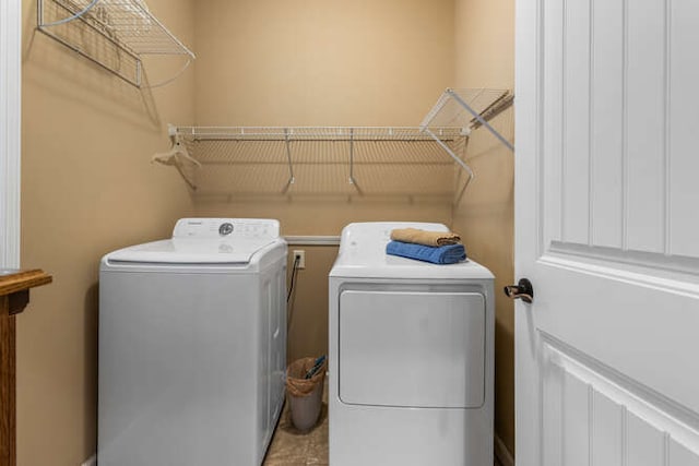 laundry room with laundry area and independent washer and dryer