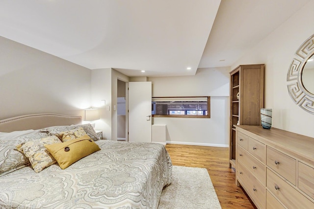 bedroom featuring light wood finished floors, recessed lighting, and baseboards