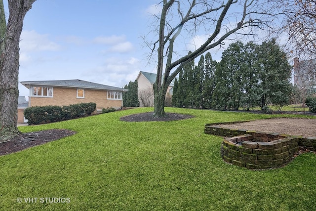 view of yard featuring a fire pit