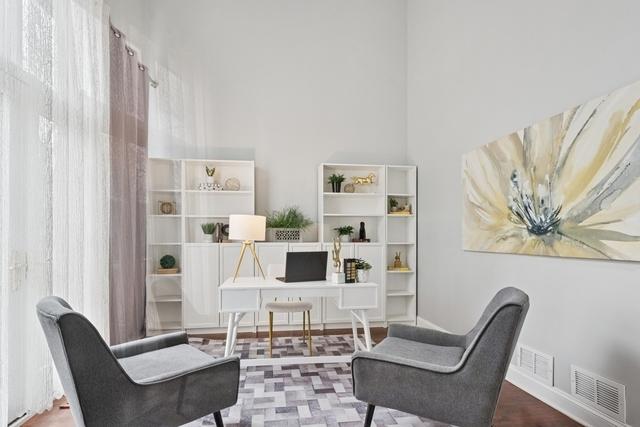 sitting room featuring visible vents and baseboards