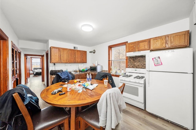 dining space with plenty of natural light, visible vents, and light wood-style flooring