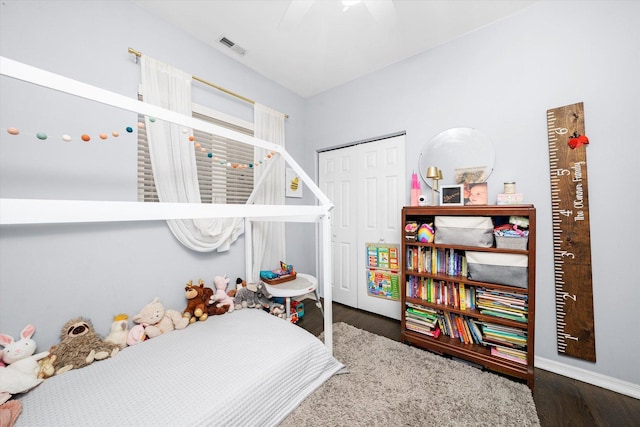 bedroom featuring a closet, visible vents, ceiling fan, and wood finished floors