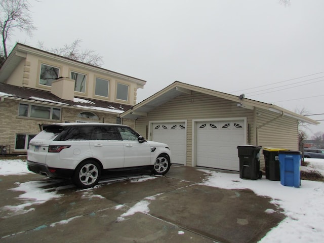 view of front facade with driveway and an attached garage