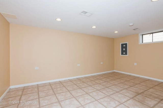 empty room featuring visible vents, recessed lighting, and baseboards