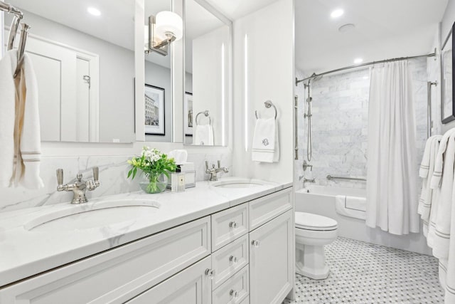 bathroom with decorative backsplash, a sink, toilet, and shower / bath combo with shower curtain