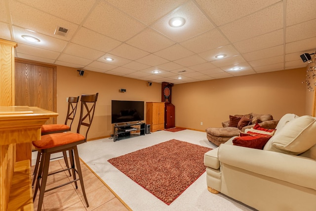 living area with a dry bar, baseboards, visible vents, and recessed lighting