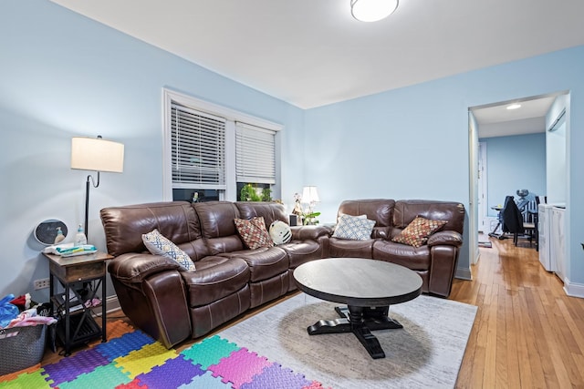 living area featuring light wood-type flooring and baseboards