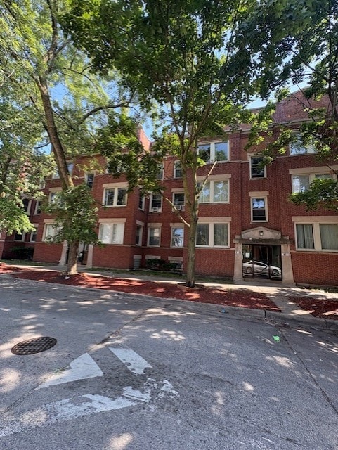 1521 E 68th St Unit 1, Chicago, IL 60637 - photo 1