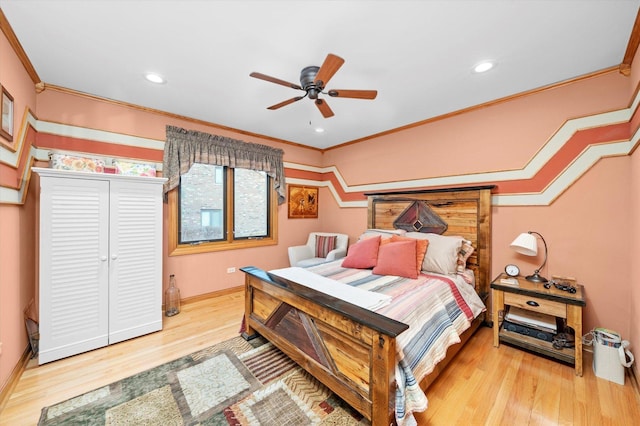 bedroom with ceiling fan, recessed lighting, wood finished floors, baseboards, and ornamental molding