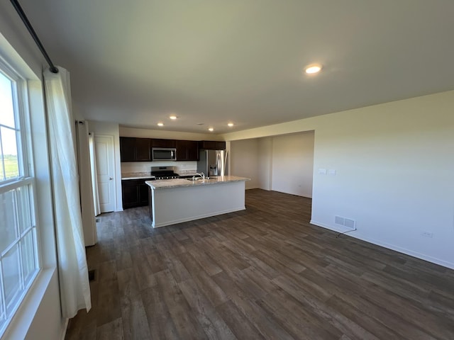 kitchen with visible vents, an island with sink, recessed lighting, stainless steel appliances, and dark wood-type flooring