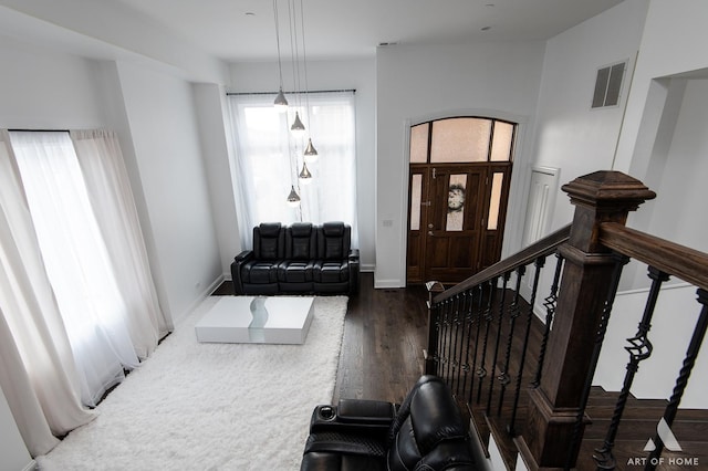 foyer with visible vents, baseboards, and wood finished floors