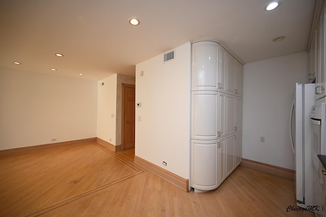 kitchen with baseboards, light wood-style flooring, visible vents, and recessed lighting