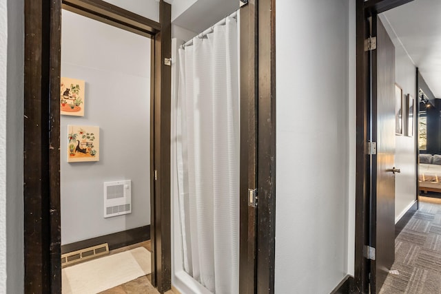 ensuite bathroom featuring visible vents, curtained shower, and ensuite bathroom