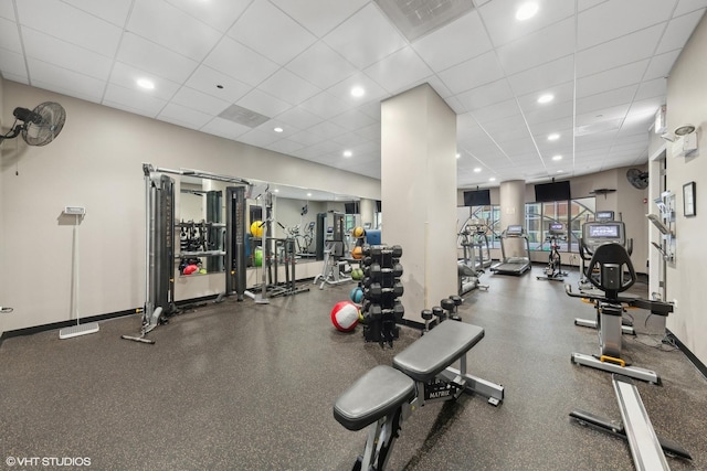 exercise room with a paneled ceiling, visible vents, baseboards, and recessed lighting