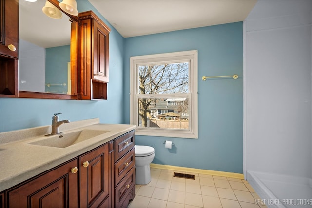 full bathroom featuring tile patterned flooring, toilet, vanity, visible vents, and baseboards