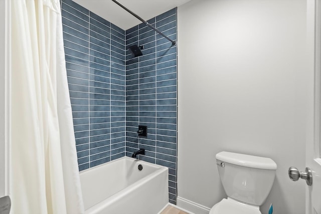 full bath with shower / tub combo, baseboards, and toilet