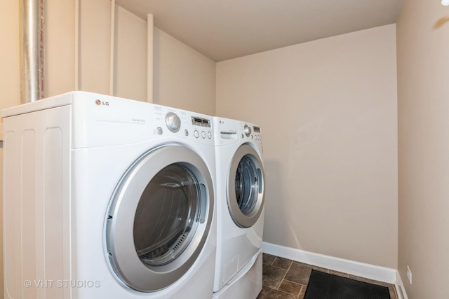 laundry area featuring laundry area, baseboards, and independent washer and dryer