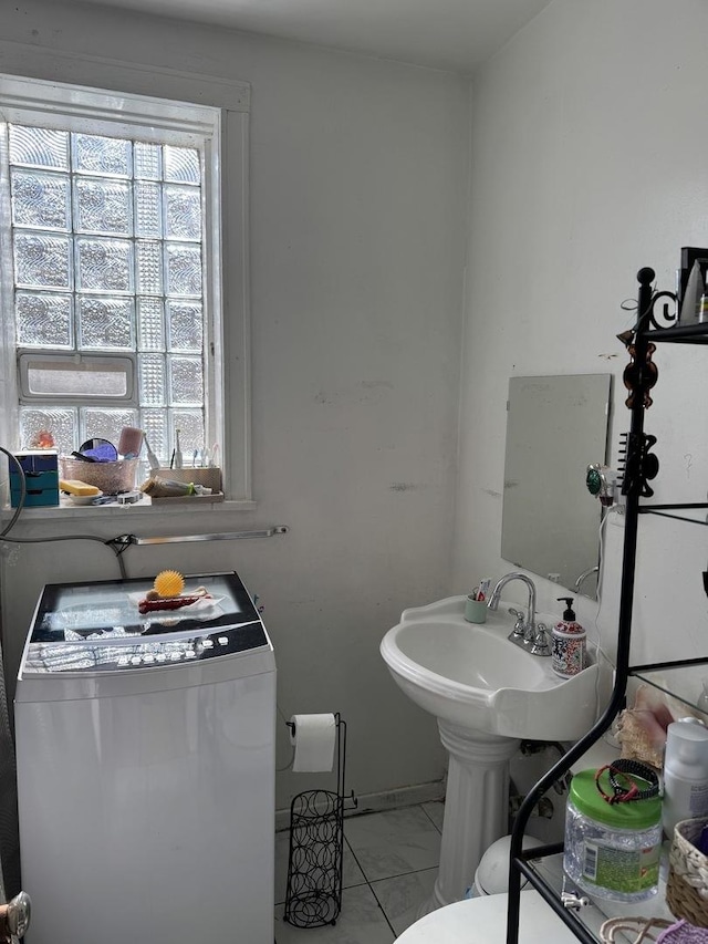 bathroom with washer / clothes dryer