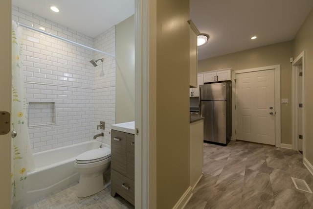 full bathroom featuring shower / tub combination, toilet, visible vents, vanity, and baseboards