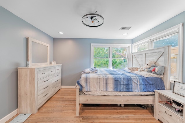 bedroom with light wood finished floors, recessed lighting, visible vents, and baseboards