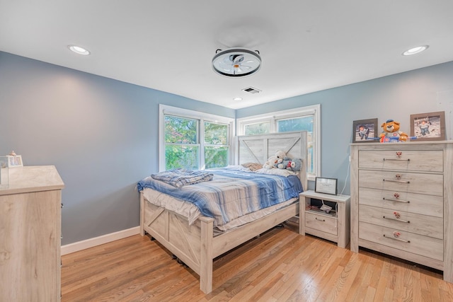 bedroom featuring light wood-type flooring, baseboards, visible vents, and recessed lighting