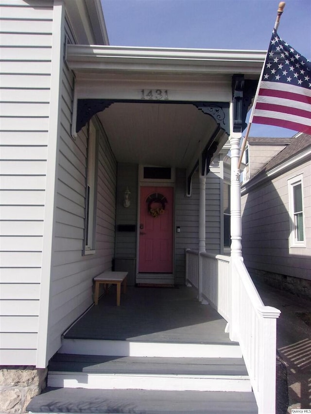 property entrance with covered porch