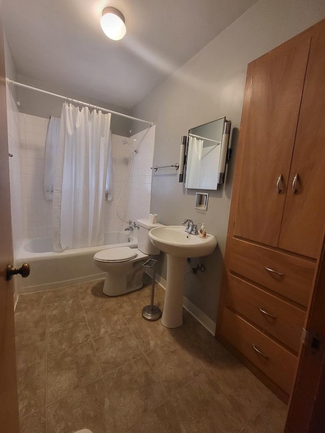 full bath featuring toilet, a sink, baseboards, tile patterned floors, and shower / bathtub combination with curtain