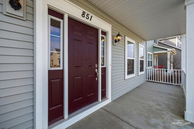 entrance to property featuring covered porch