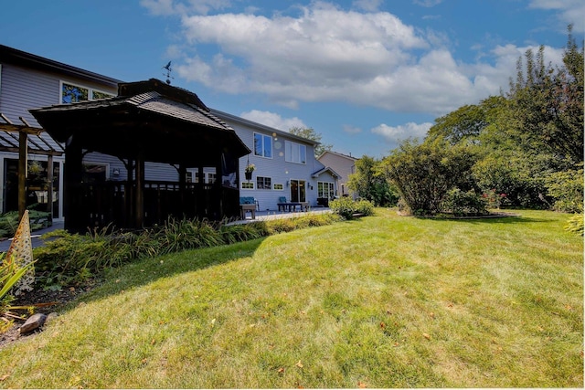 view of yard with a patio