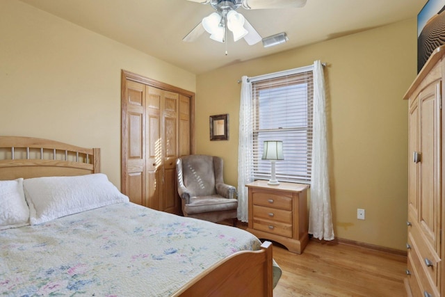 5326 S Nagle Ave, Chicago, IL 60638 - bedroom with light wood finished floors, visible vents, baseboards, ceiling fan, and a closet