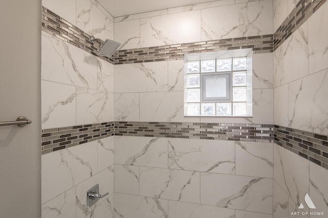 bathroom featuring tiled shower