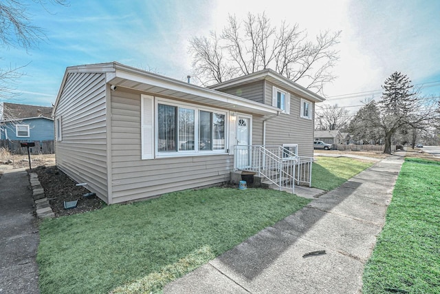 tri-level home featuring a front lawn