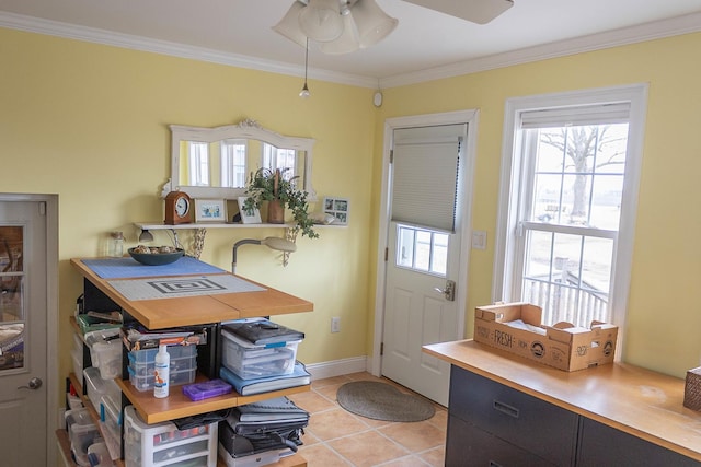 entryway featuring ceiling fan, light tile patterned flooring, baseboards, and crown molding