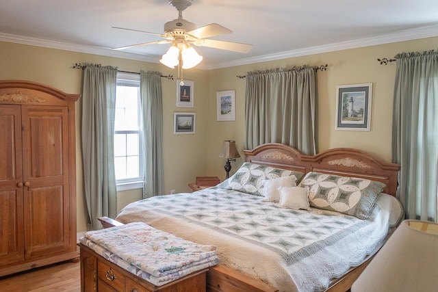 bedroom featuring light wood-style flooring, ceiling fan, and crown molding