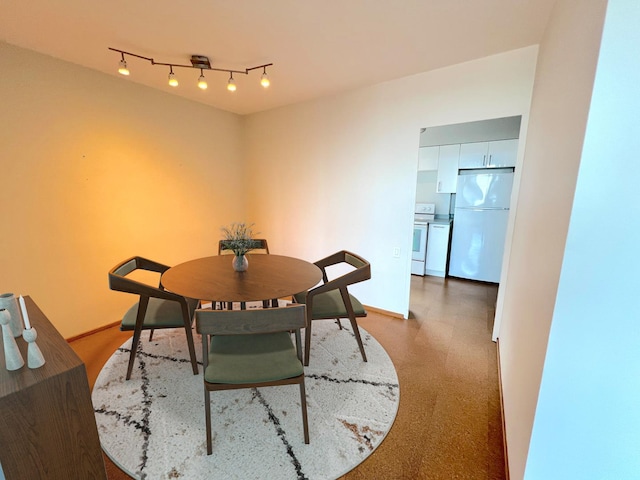 5532 S Shore Dr Unit 6E, Chicago, IL 60637 - dining area with baseboards
