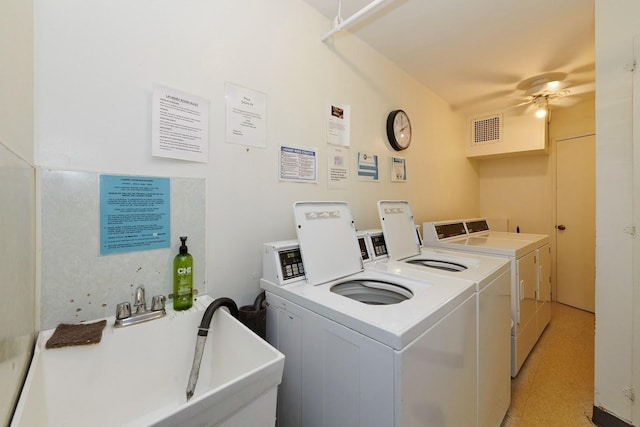 common laundry area featuring a ceiling fan, washing machine and dryer, visible vents, and a sink