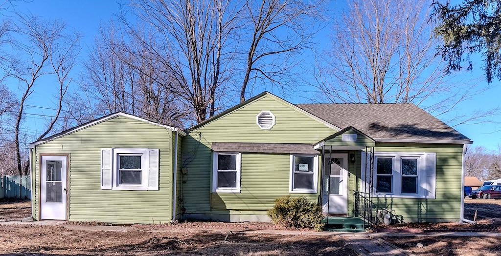 3121 S Woods Ave, Mchenry, IL 60050 - bungalow with roof with shingles