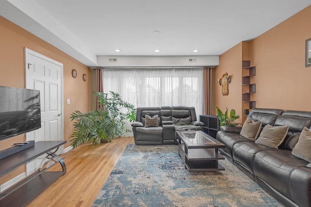 living area featuring recessed lighting, visible vents, baseboards, and wood finished floors