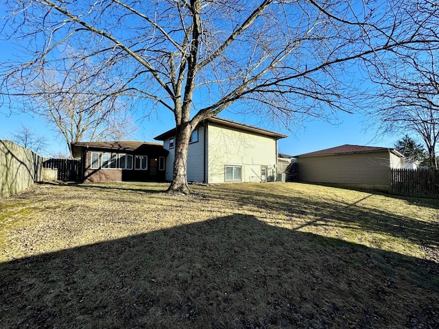 exterior space featuring a fenced backyard